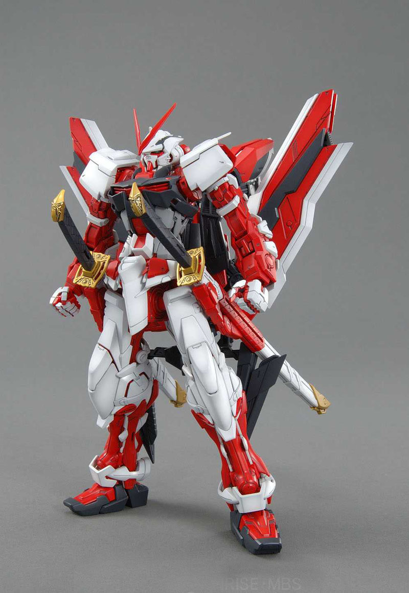 Gundam Astray Red Frame scala 1:100 serie MG by Bandai