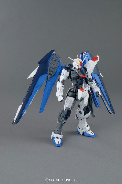 ZGMF-X10A Freedom Gundam Ver.2.0 scala 1:100 MG by Bandai