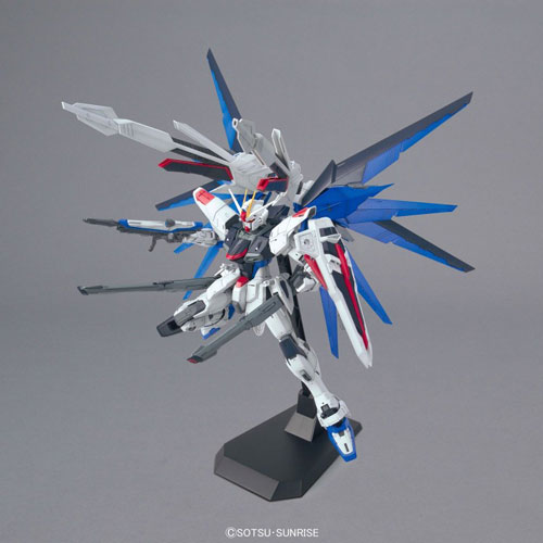 ZGMF-X10A Freedom Gundam Ver.2.0 scala 1:100 MG by Bandai