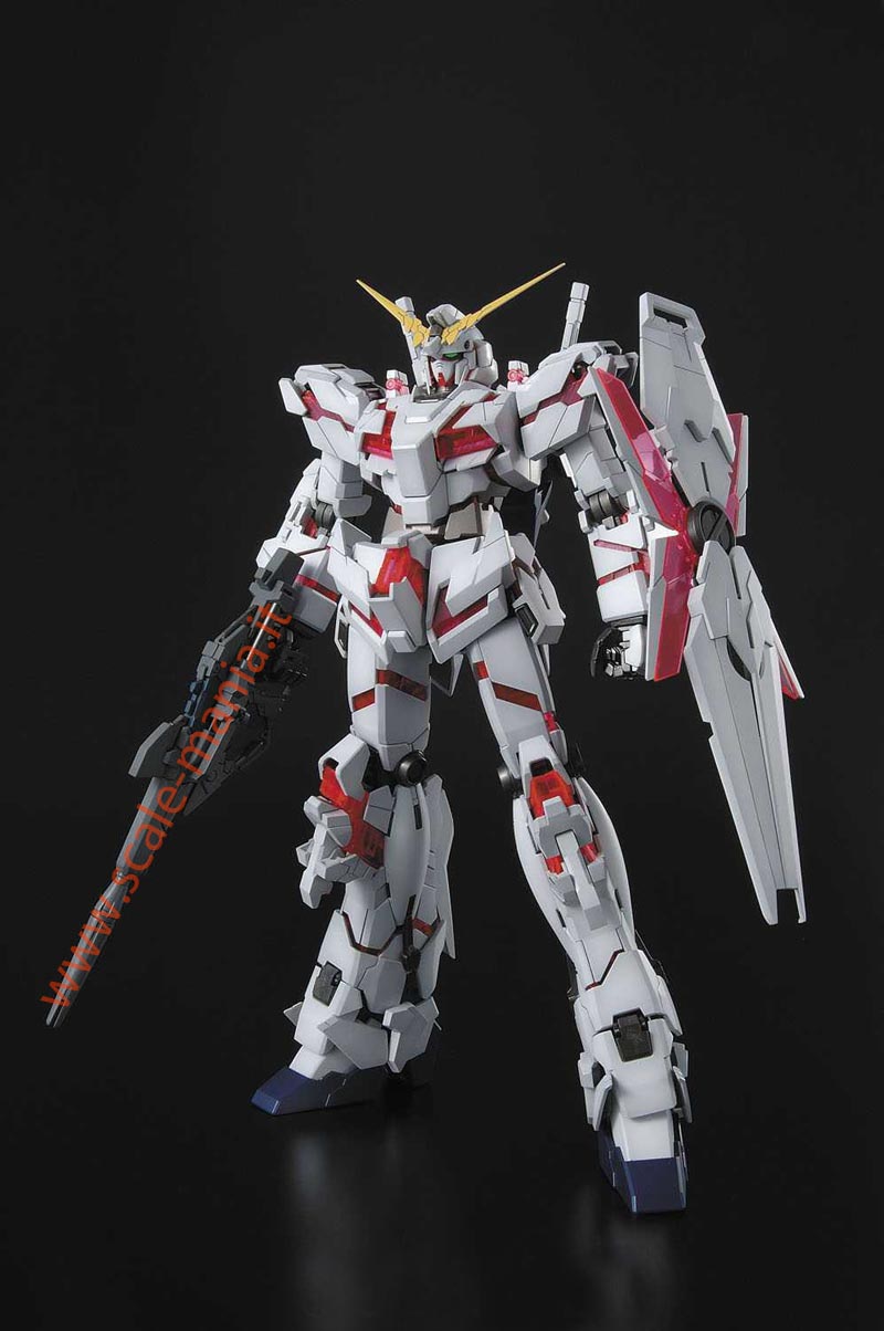 RX-0 Gundam Unicorn scala 1:100 serie Master Grade kit by Bandai